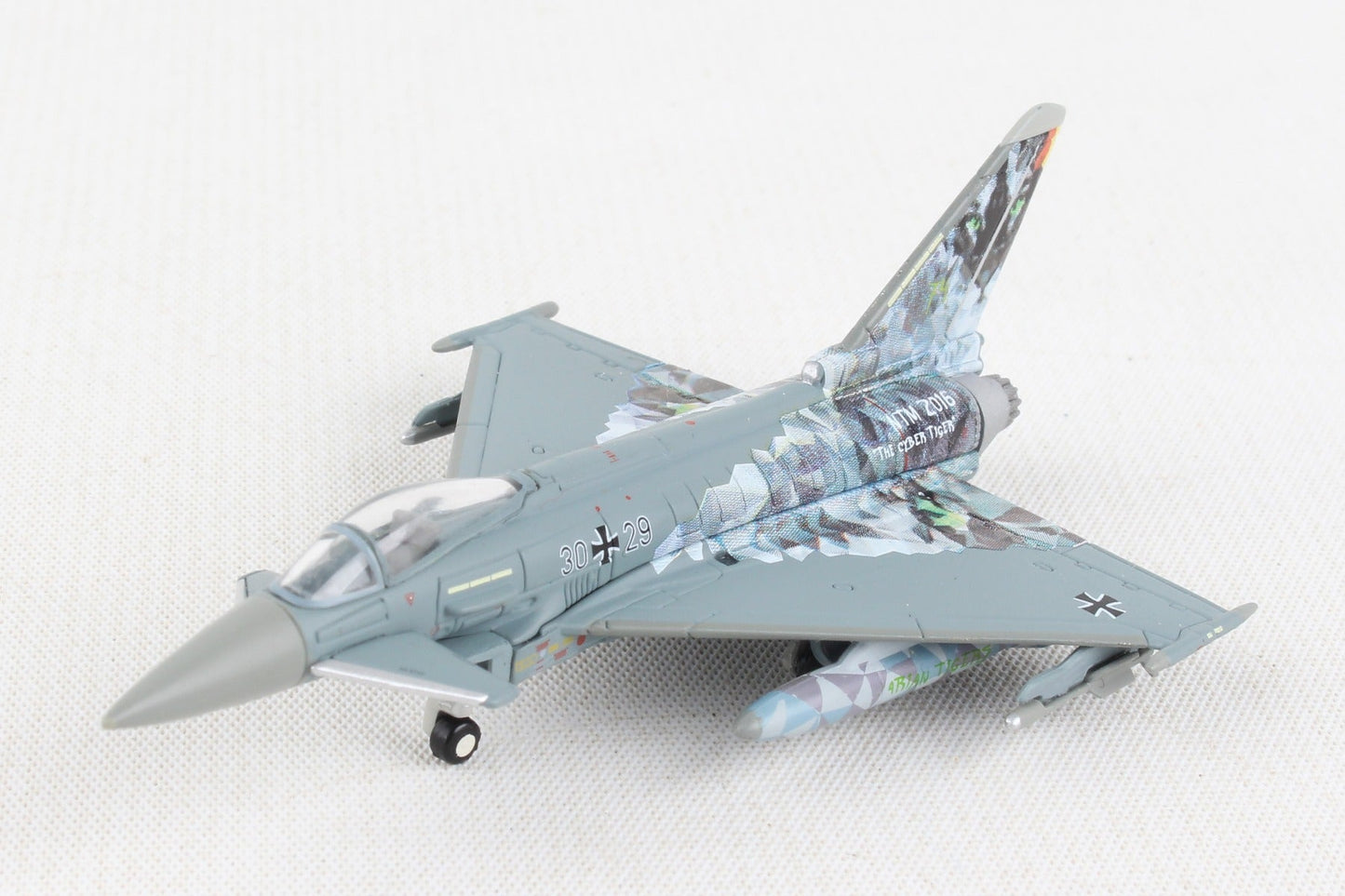 Herpa Wings HE558327 Luftwaffe Typhoon 1/200 Taktlwg 74 Cybertiger