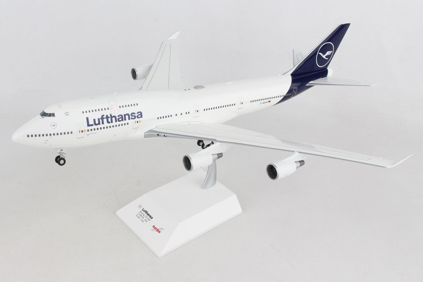 Herpa Wings HE559485 Lufthansa 747-400 1/200 New Livery  Die-Cast