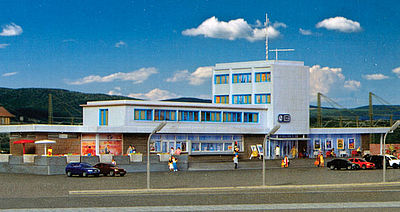 Kibri 37400 N Scale Boblingen Station w/Floor-Mounted LED Lighting -- Kit - 18-1/8 x 4-1/8 x 3-15/16"  46 x 10.5 x 10cm
