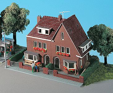 Kibri 38325 HO Scale Amselweg House -- 6-3/16 x 4-3/16 x 3-5/8"  15.5 x 10.5 x 9.5cm
