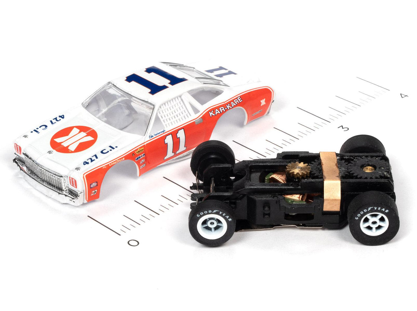 Auto World Xtraction R31 Chevrolet Chevelle Cale Yarborough HO Slot Car SC355
