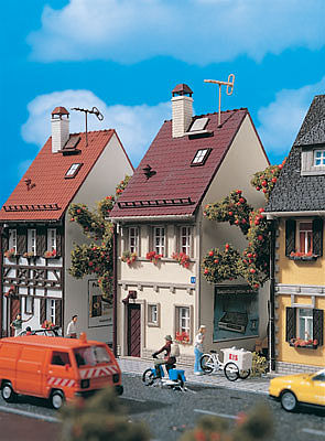 Vollmer 43670 HO Scale House (tan) -- 2 x 3-5/16 x 5-5/16"  5.2 x 8.3 x 13.3cm