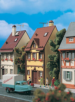 Vollmer 43671 HO Scale House (yellow) -- 2 x 3-5/16 x 5-5/16"  5.2 x 8.3 x 13.3cm