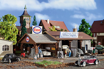 Vollmer 45599 HO Scale Pfizi's Garage Kit -- 19.0 x 9.7 x 7.4cm