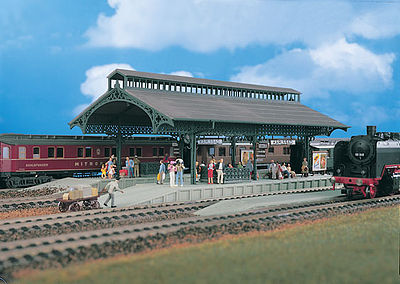 Vollmer 47530 N Scale Platform Shelter w/LED Light -- Kit - 7-1/4 x 3-5/8 x 2-11/16"  18.4 x 9.2 x 6.9cm