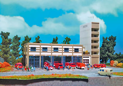 Vollmer 47909 N Scale Fire Station w/5 Bays - Kit (Plastic) -- 8 x 5-1/8 x 3"  20.5 x 13 x 7.5cm