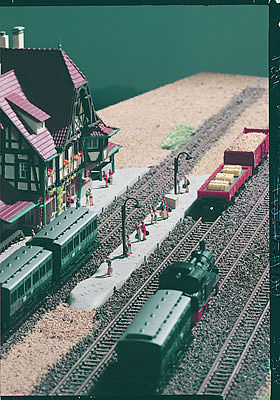 Vollmer 49525 Z Scale Highland Station Platform -- 9-1/2 x 3/4"  22 x 7cm