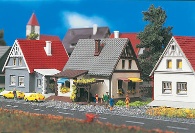 Vollmer 49573 Z Scale House w/Gray Roof -- 2-3/8 x 2-1/4 x 2"  6 x 5.8 x 5.2cm