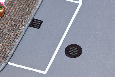 Walthers SceneMaster 4123 HO Manhole Covers & Grates Kit